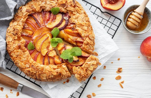 How to Bake a Gourmet Apple Galette with a Buttery Crust and Cinnamon Spice?