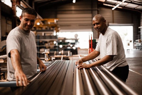 What Are the Best Ways to Wear a Fitted Turtleneck for Streamlined Business Attire?